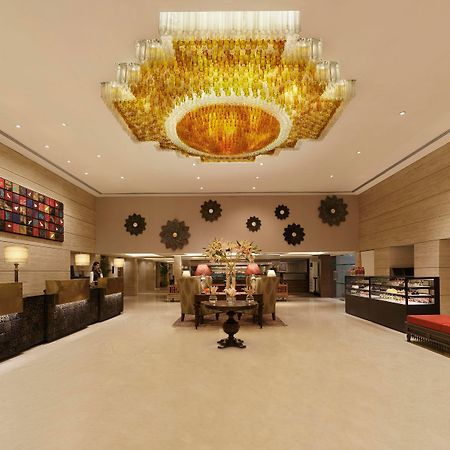 Grand Mercure Vadodara Surya Palace Zewnętrze zdjęcie