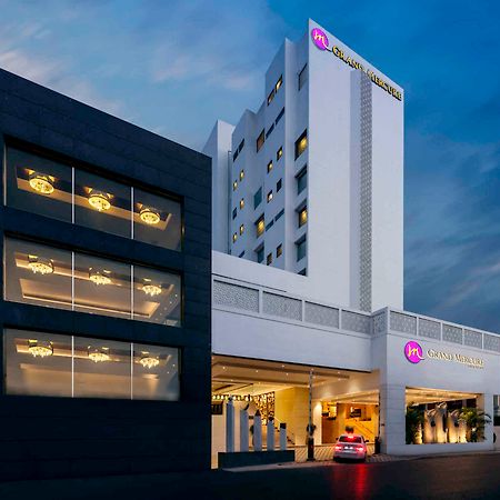 Grand Mercure Vadodara Surya Palace Zewnętrze zdjęcie