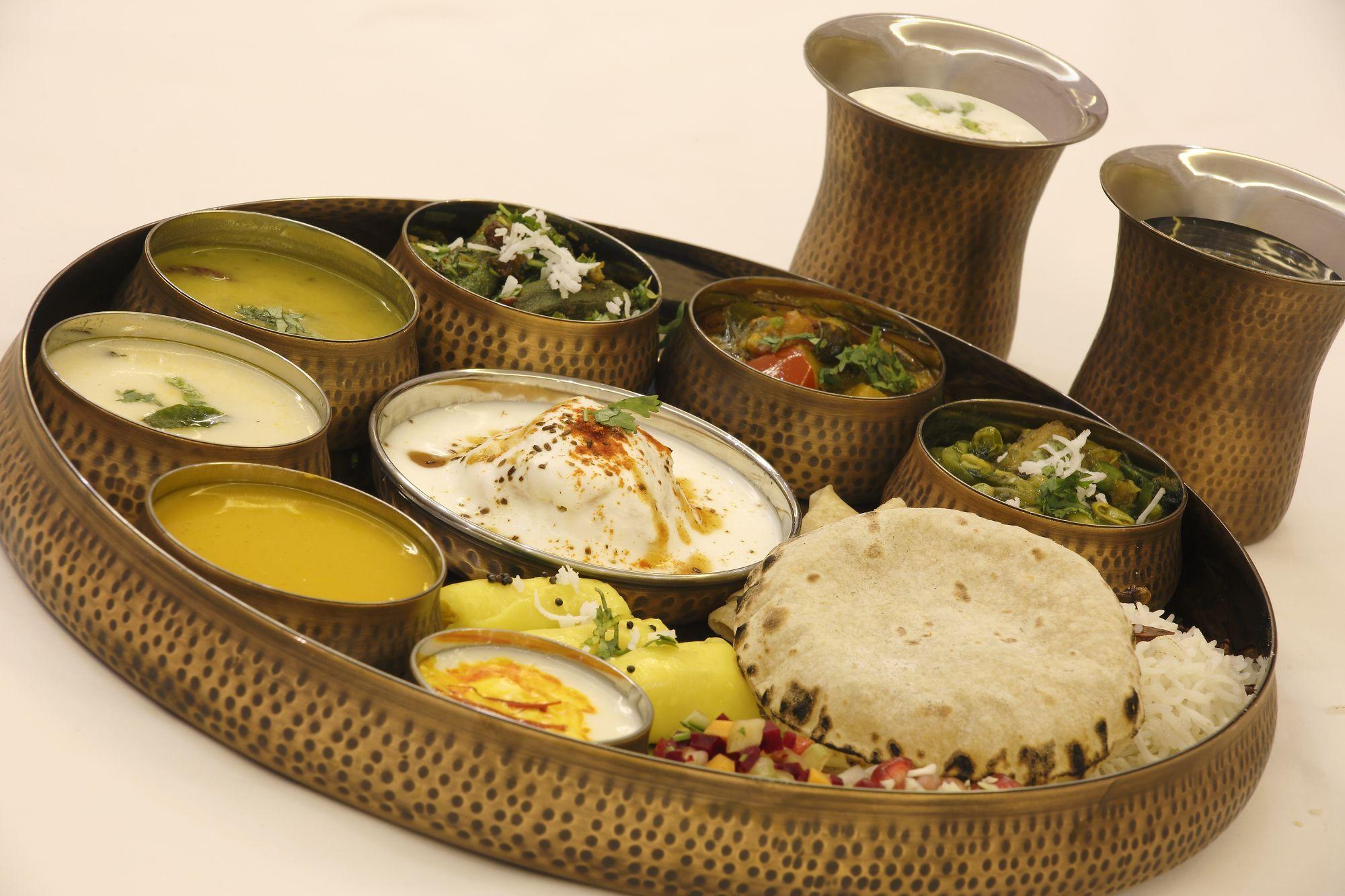 Grand Mercure Vadodara Surya Palace Zewnętrze zdjęcie
