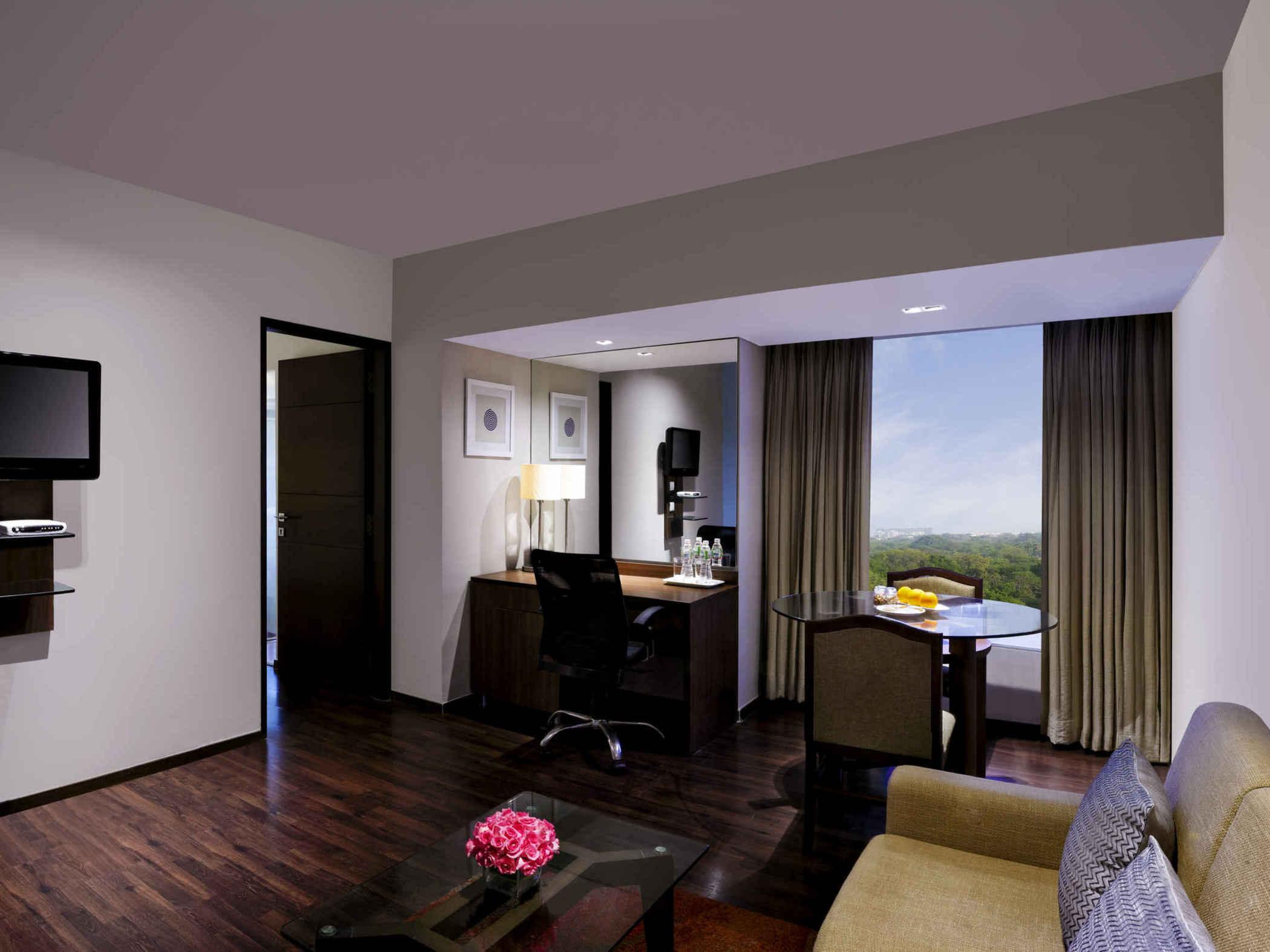 Grand Mercure Vadodara Surya Palace Zewnętrze zdjęcie