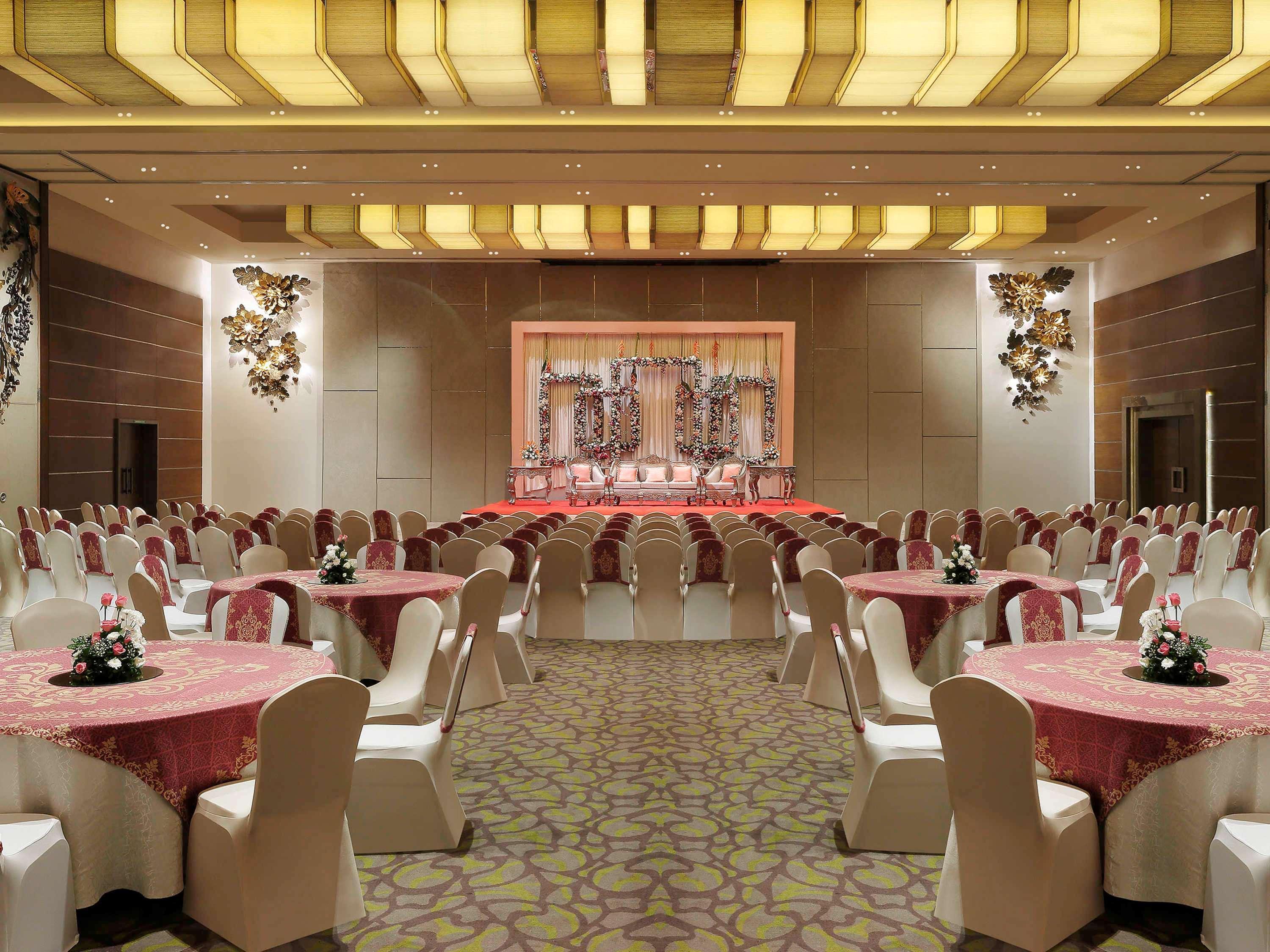 Grand Mercure Vadodara Surya Palace Zewnętrze zdjęcie
