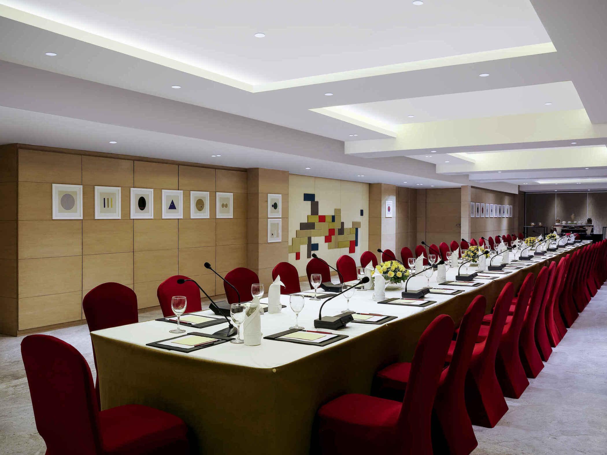 Grand Mercure Vadodara Surya Palace Zewnętrze zdjęcie