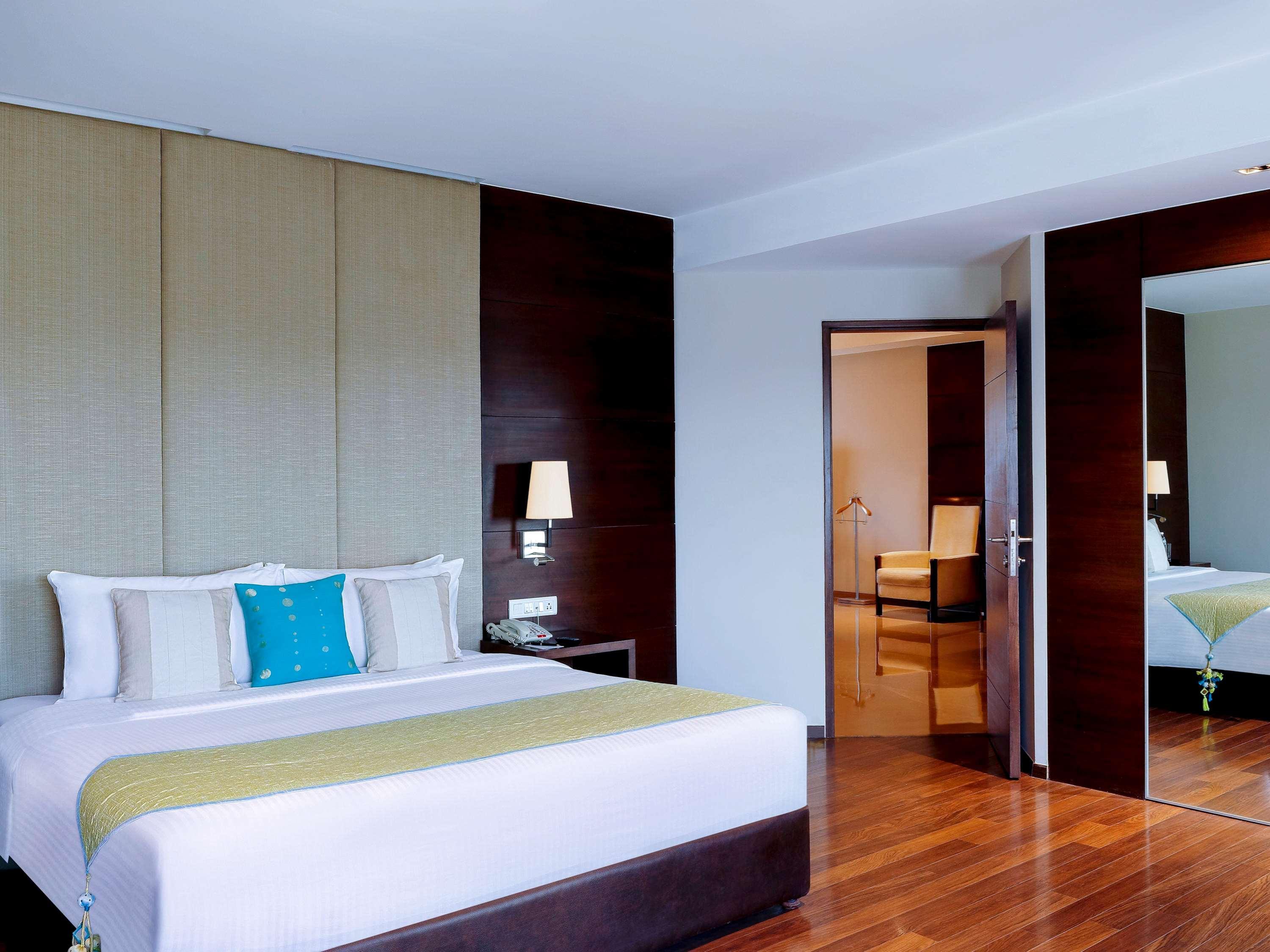 Grand Mercure Vadodara Surya Palace Zewnętrze zdjęcie