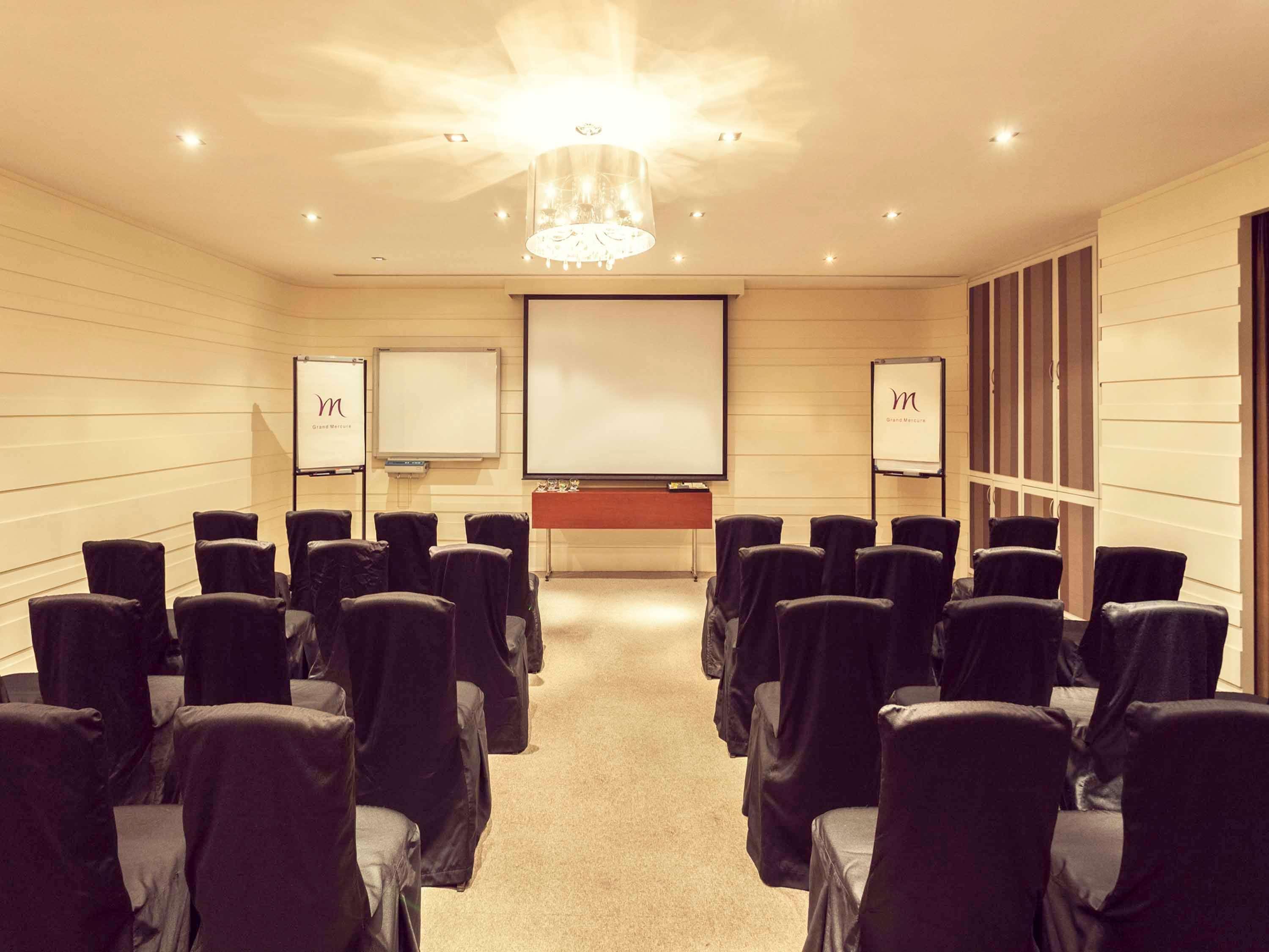 Grand Mercure Vadodara Surya Palace Zewnętrze zdjęcie