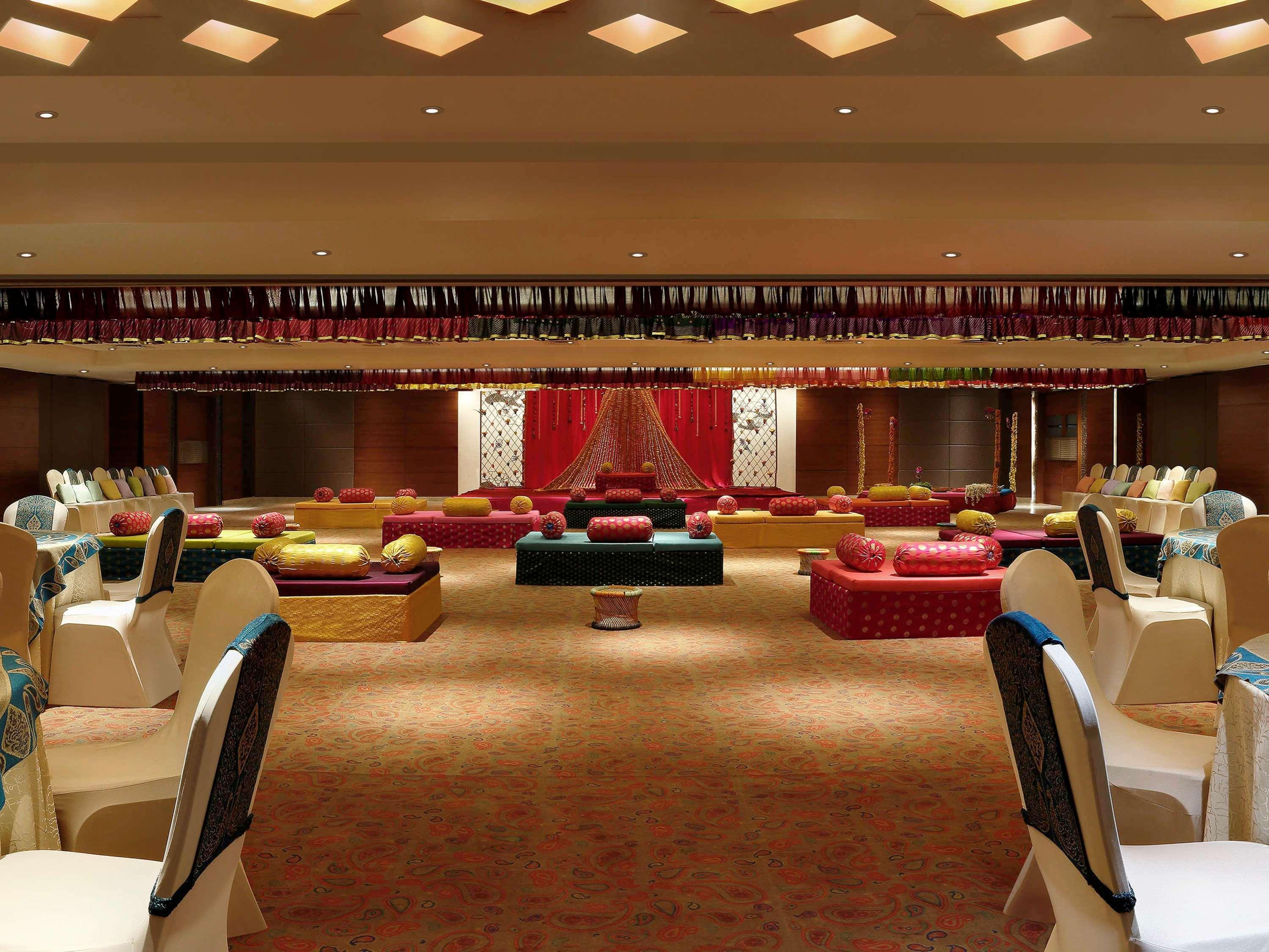 Grand Mercure Vadodara Surya Palace Zewnętrze zdjęcie