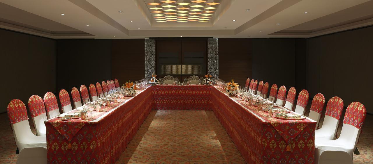 Grand Mercure Vadodara Surya Palace Zewnętrze zdjęcie