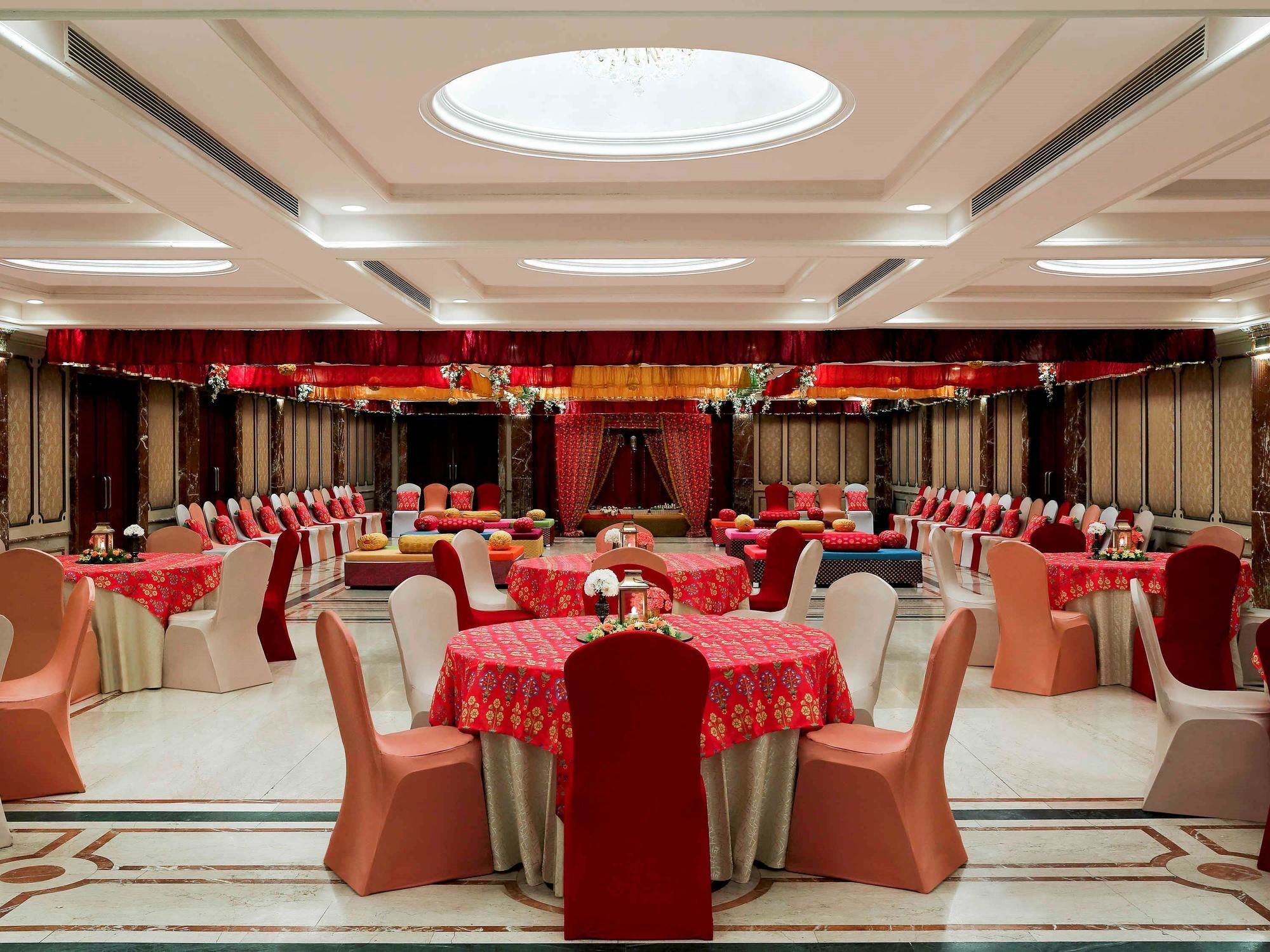 Grand Mercure Vadodara Surya Palace Zewnętrze zdjęcie